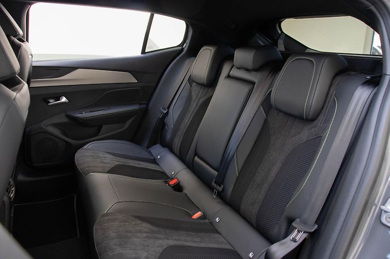 Peugeot 408 GT Hybrid 145 e-DCS6 - fotka 8 z 16