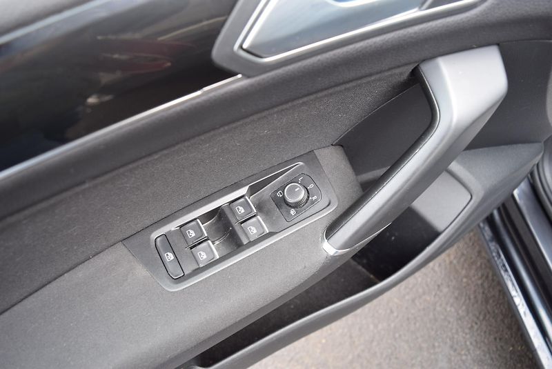 Volkswagen Touran (2018) 1.4TSI 110kw HIGHLINE TAŽ LED - fotka 28 z 50