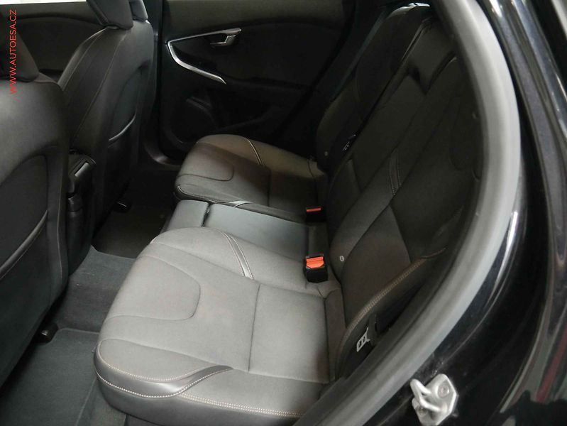 Volvo V40 (2014) 1.6 D2, servis.kniha - fotka 10 z 20