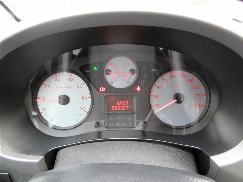 Citroën Berlingo 1,6 HDi 73Kw, 5míst, Klima, Te - fotka 20 z 31