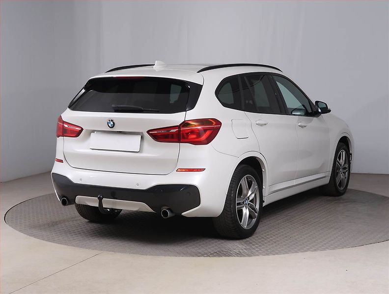 BMW X1 (2016) M Sport xDrive20d, 4X4 - fotka 5 z 17