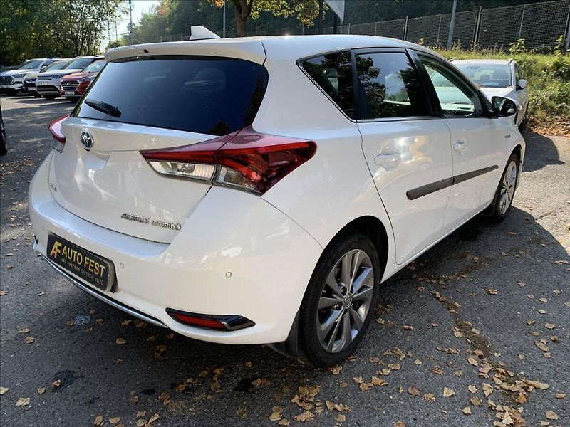 Toyota Auris 1,8 HYBRID 1.MAJ.,ČR,SERVISKA - fotka 5 z 20