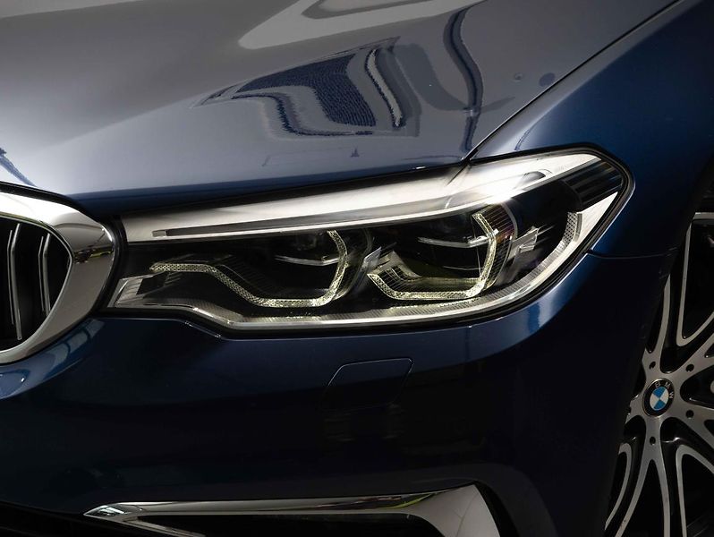 BMW Řada 5 540d xDrive Touring - fotka 8 z 21