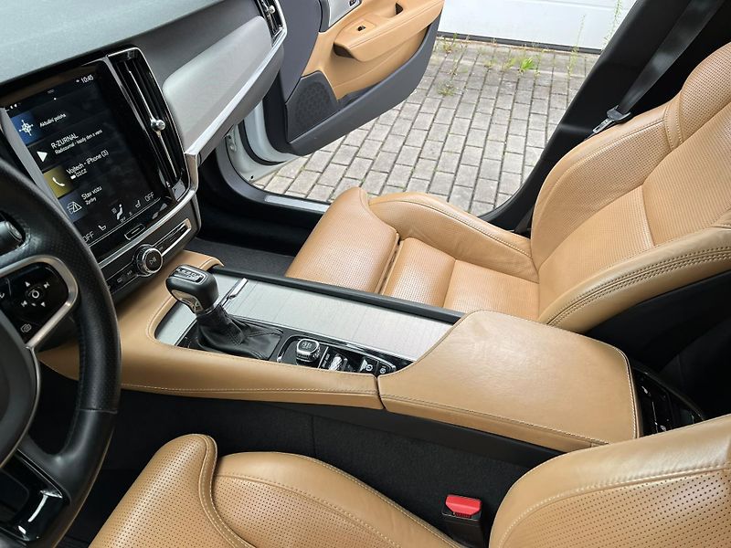 Volvo V90 2.0 D5 Cross Country AWD - fotka 12 z 18