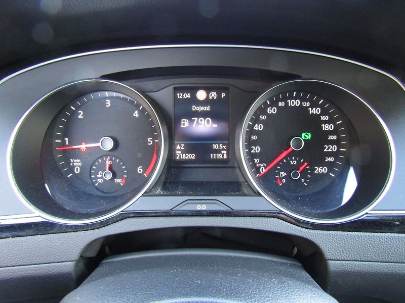 Volkswagen Passat (2021) 2.0 TDI DSG ACC - fotka 30 z 45