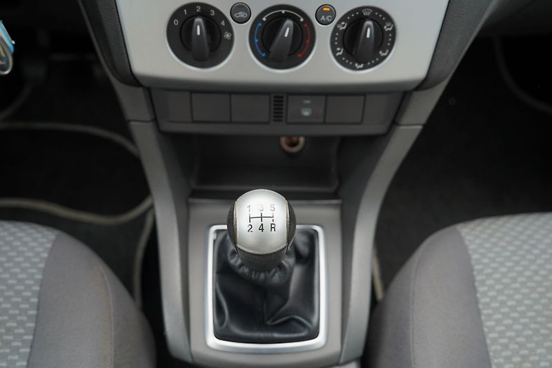 Ford Focus 1.8 TDCI/klima/stereo/nová STK - fotka 30 z 35