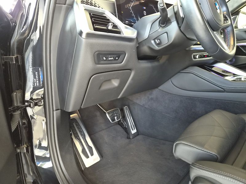 BMW X6 M60i xDrive - fotka 16 z 40