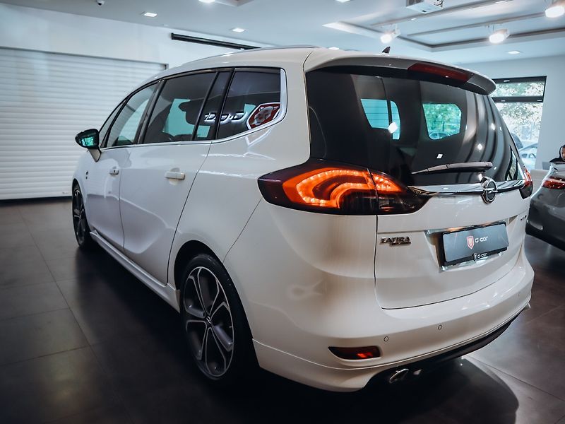 Opel Zafira 2.0CDTi OPC Line - fotka 6 z 28