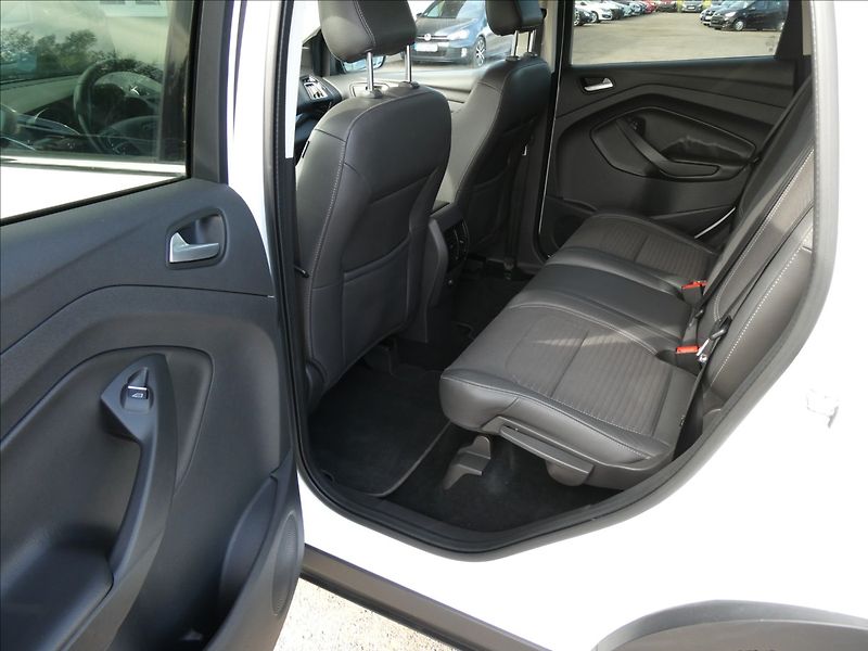 Ford Kuga 2,0 TDCi 110kW Panorama,naviga - fotka 21 z 45