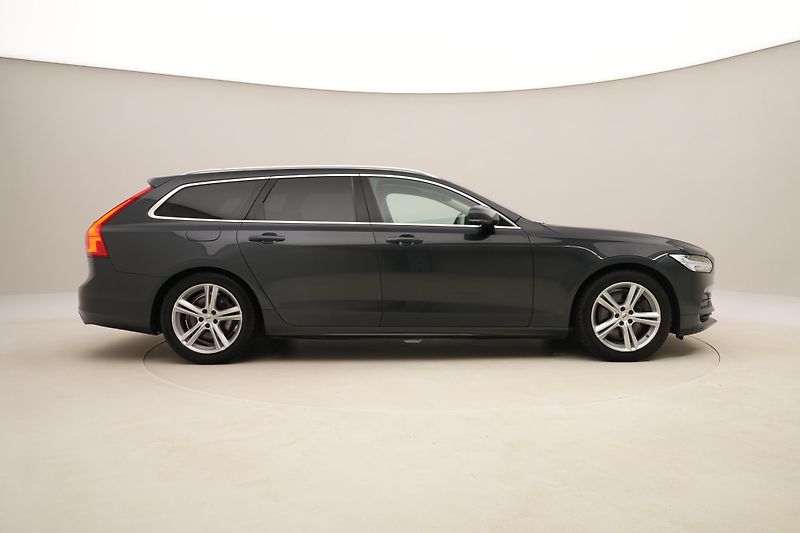 Volvo V90 D4 MOMENTUM AUT  - fotka 13 z 39