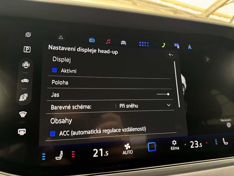 Volkswagen Touareg 3.0Tdi*1-MAJ*DPH*HUD*R-LINE* - fotka 37 z 50