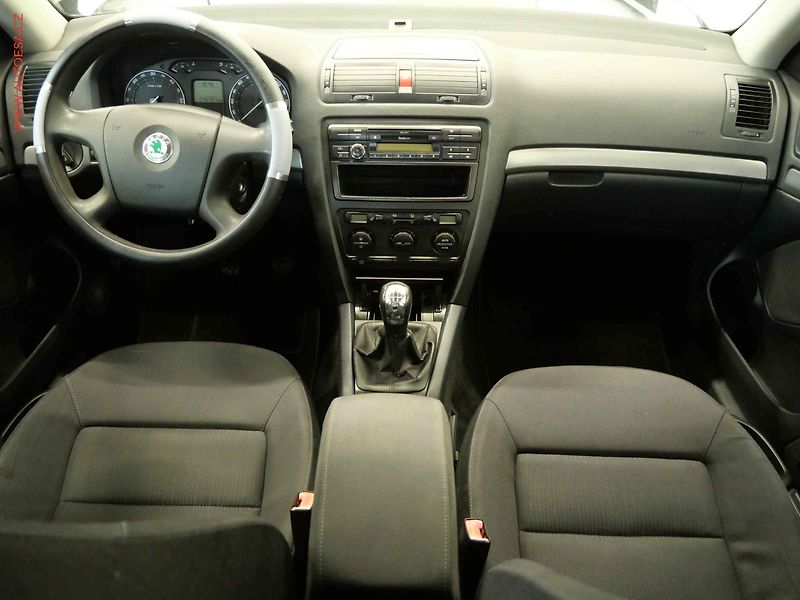Škoda Octavia (2005) 1.9TDi, AC, výhřev sed. - fotka 8 z 23