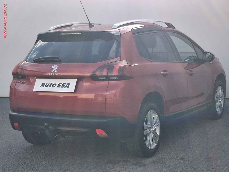 Peugeot 2008 (2017) 1.2 PT, Style, navi, TZ - fotka 4 z 18