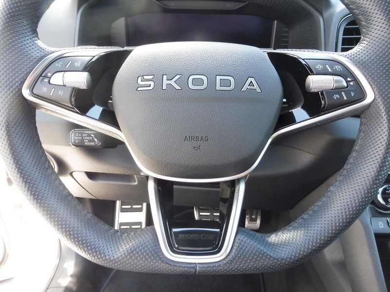Škoda Karoq (2025) SportLine 2,0 TSI 140kW DSG 4x - fotka 10 z 29