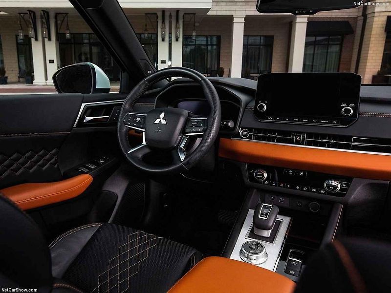 Mová generace SUV Outlander.