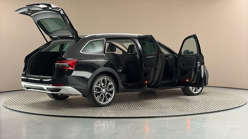 Škoda Superb 2.0 TSI DSG 4x4 Scout Combi - fotka 6 z 36