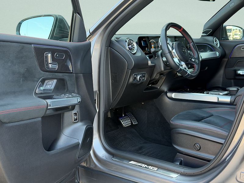 Mercedes-Benz GLB 35 AMG 4MATIC - fotka 22 z 40