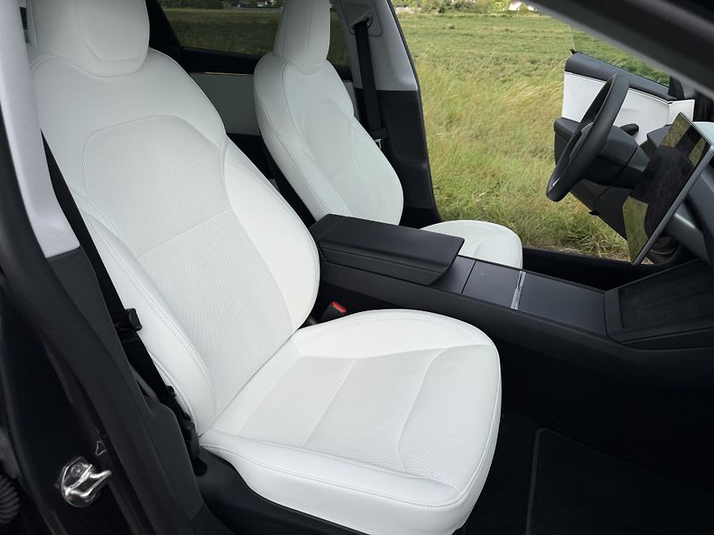 Tesla Model 3 (2024) Highland  - fotka 15 z 19