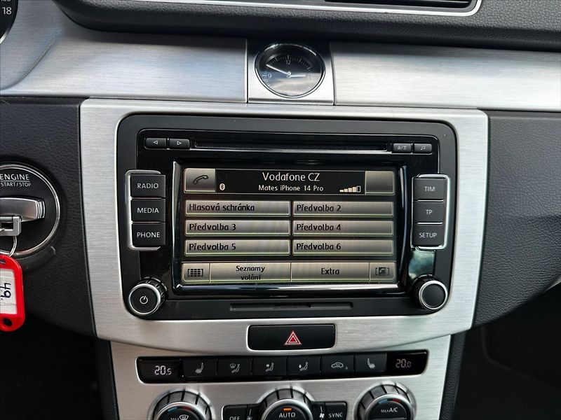 Volkswagen Passat 2,0 TDI 103kW DSG Highline - fotka 35 z 40