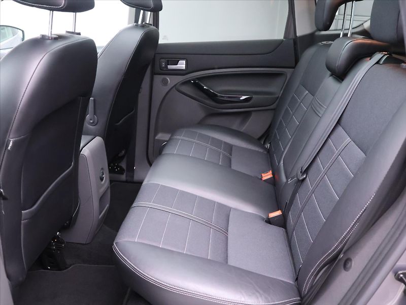 Ford Kuga 2,0 TDCI 103kW AWD Titanium - fotka 16 z 36