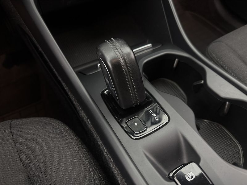 Volvo XC40 2,0 D3 AUTOMAT VÝHŘEV TAŽNÉ - fotka 25 z 41