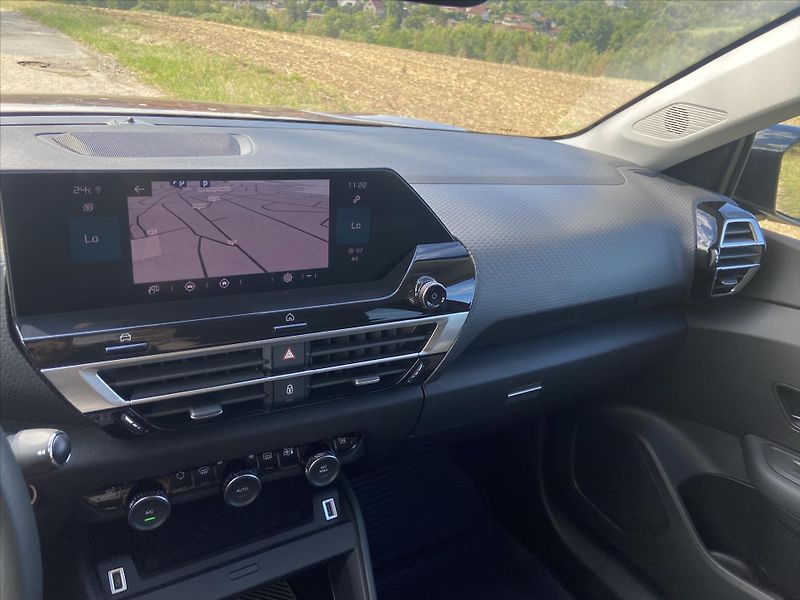 Citroën C4 1,2 PT 96kW Shine Aut Kůže HUD - fotka 23 z 34