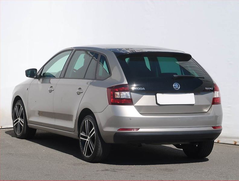 Škoda Rapid (2014) Spaceback 1.2 TSI, ČR,1.maj - fotka 4 z 19