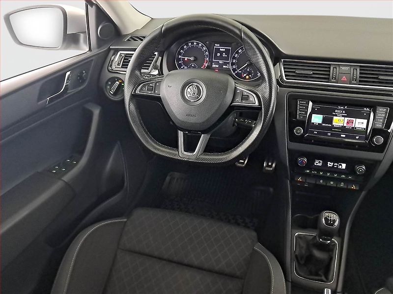 Škoda Rapid (2016) Spaceback 1.4 TDI, Xenony - fotka 7 z 16