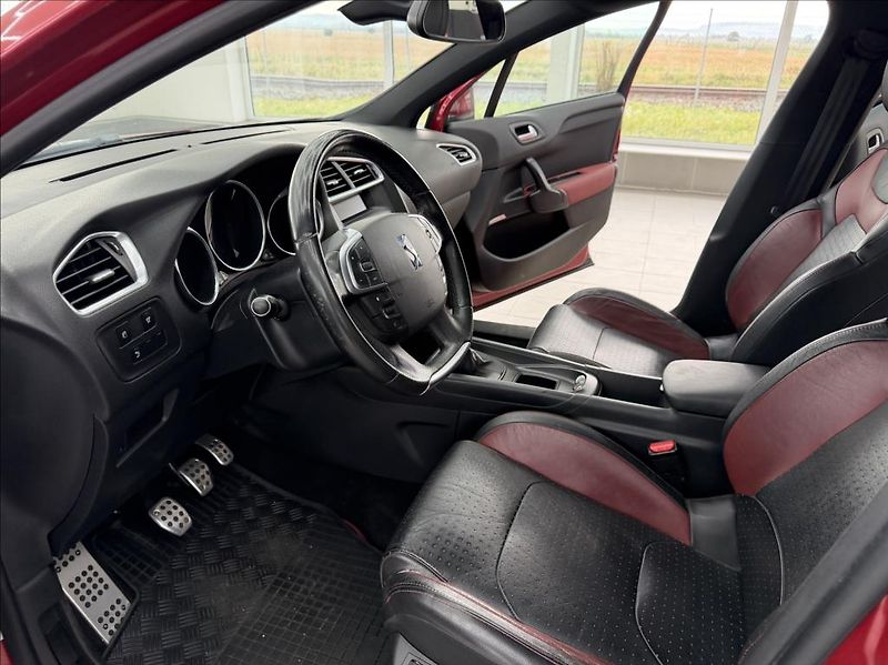 Citroën DS4 1,6 HDI, Manuál, 82kw - fotka 9 z 26