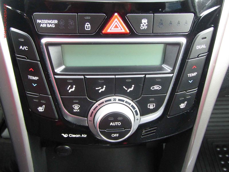 Hyundai i30 (2013) 1.6 CRDi, ČR, AC, tempo - fotka 16 z 21