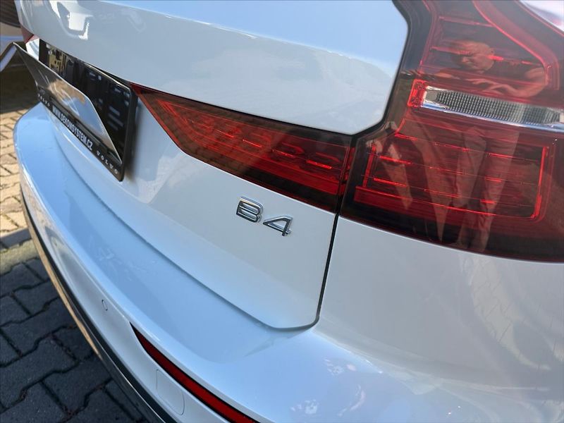 Volvo V60 (2026) 2,0 B4 Plus Bright 6703 - fotka 14 z 14