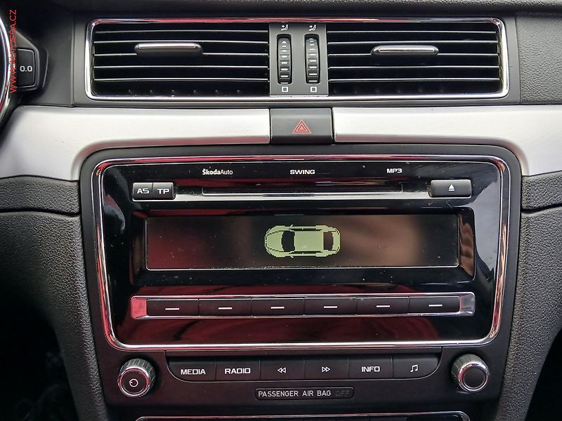 Škoda Superb (2009) 2.0TDi, ČR, DSG, bixen, kůže - fotka 14 z 20
