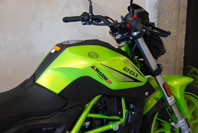 Benelli 251 S (2020) 251S - krásný stav,serviska,pů - fotka 9 z 21