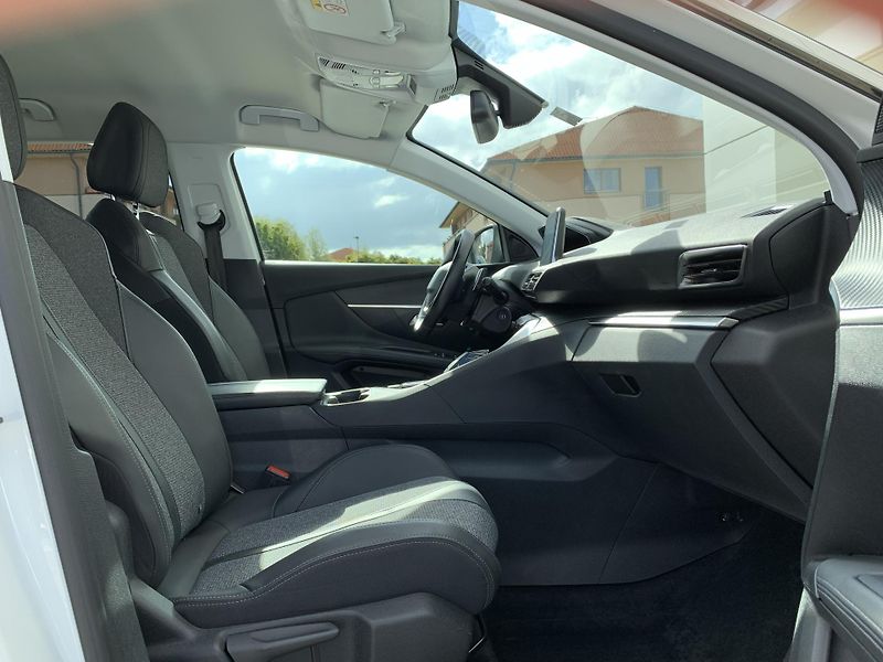 Peugeot 3008 ALLURE+ 1.2 PureTech 96kW AT - fotka 15 z 27