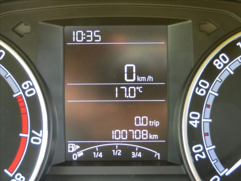 Škoda Fabia 1,0 TSI Ambition Tažné ČR - fotka 18 z 20