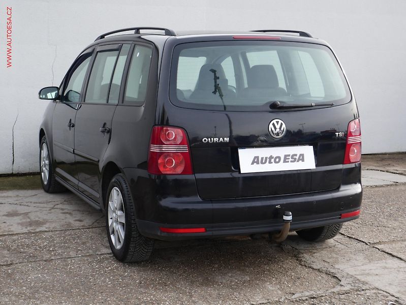 Volkswagen Touran (2007) 1.4 TSi, autoAC, tažné - fotka 4 z 17