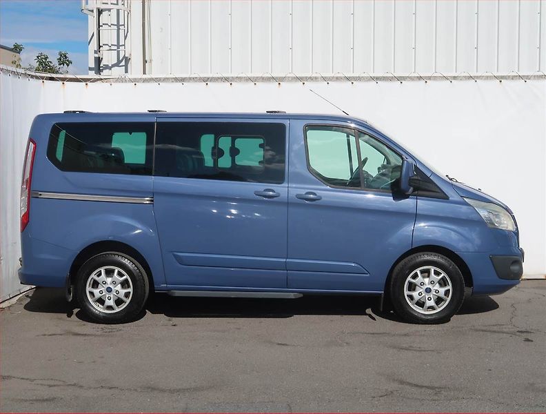 Ford Tourneo Custom (2013) Titanium 2.2 TDCi, ČR, DPH - fotka 6 z 21