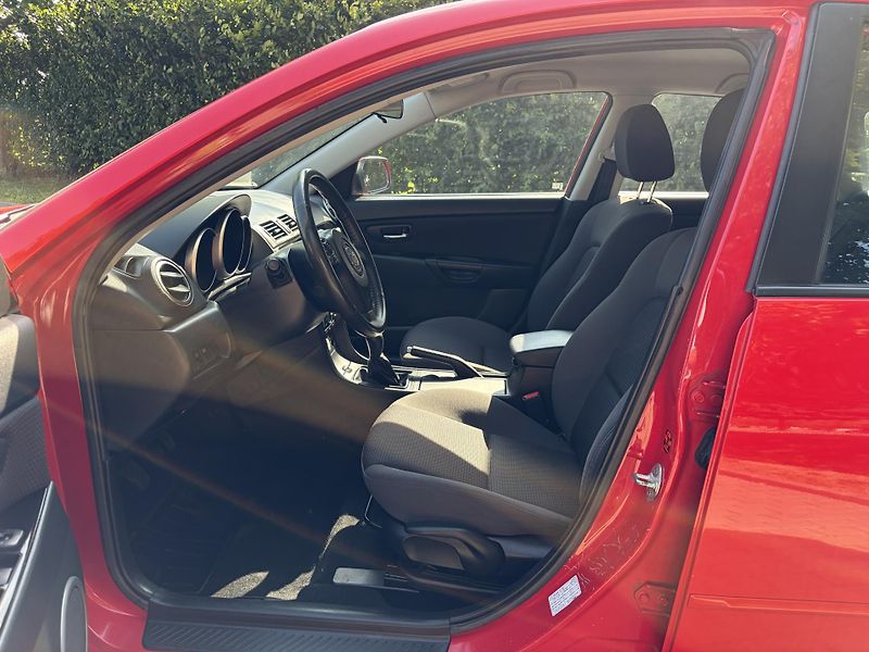 Mazda 3 1.6 Sport  - fotka 19 z 30
