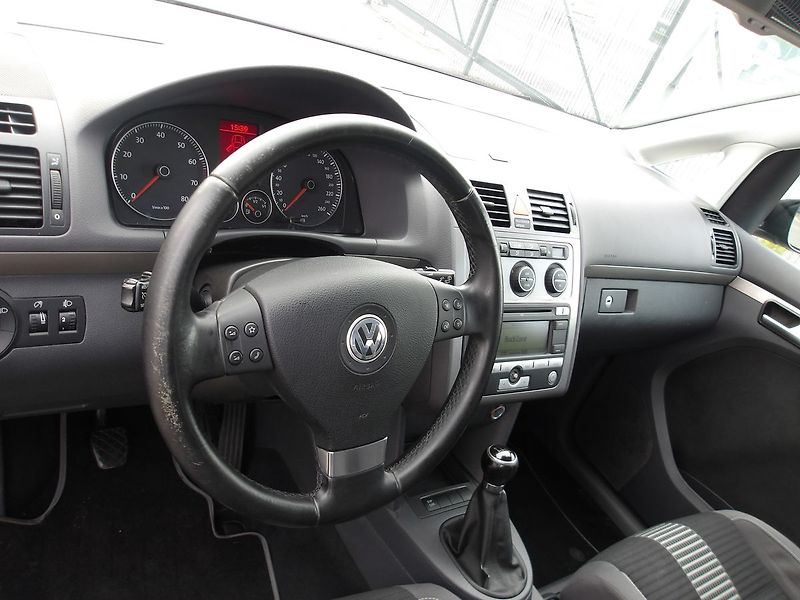 Volkswagen Touran 1,6i 75kW ! KRASAVEC !!! - fotka 17 z 26