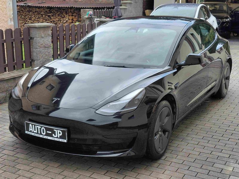 Tesla Model 3 RWD StandardRange - fotka 6 z 17