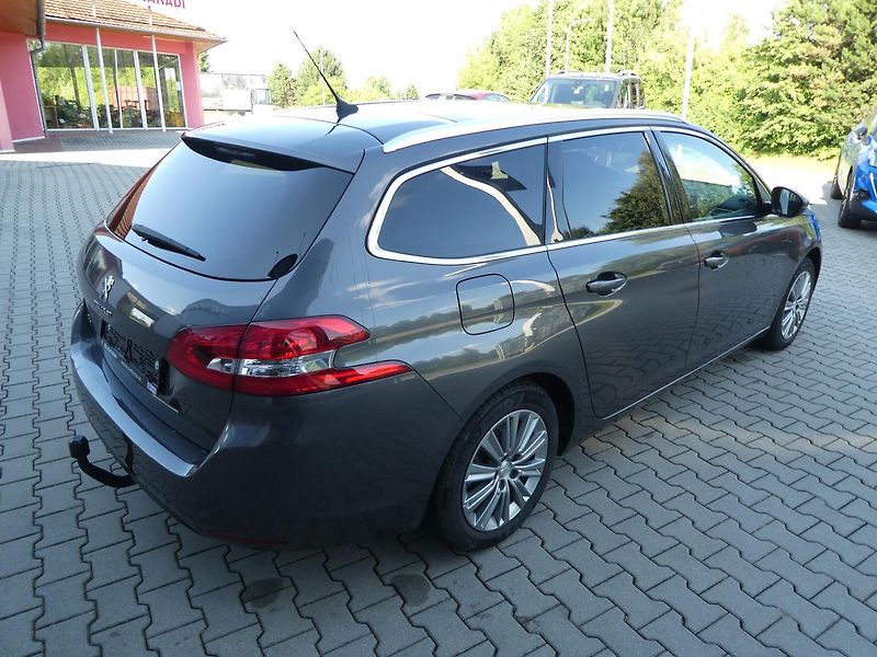 Peugeot 308 (2019) SW ALLURE 1.5 BlueHDi 130 MAN6 - fotka 8 z 27