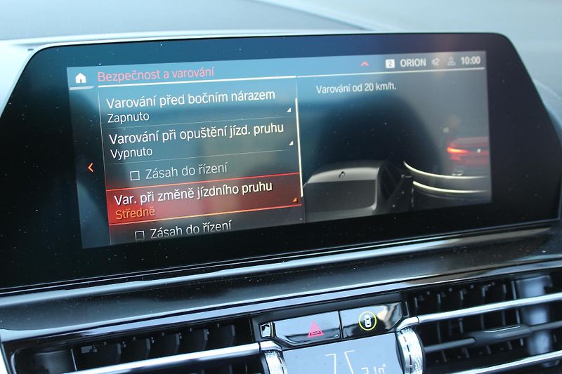 BMW Řada 8 840i xDrive Convertible - fotka 22 z 27