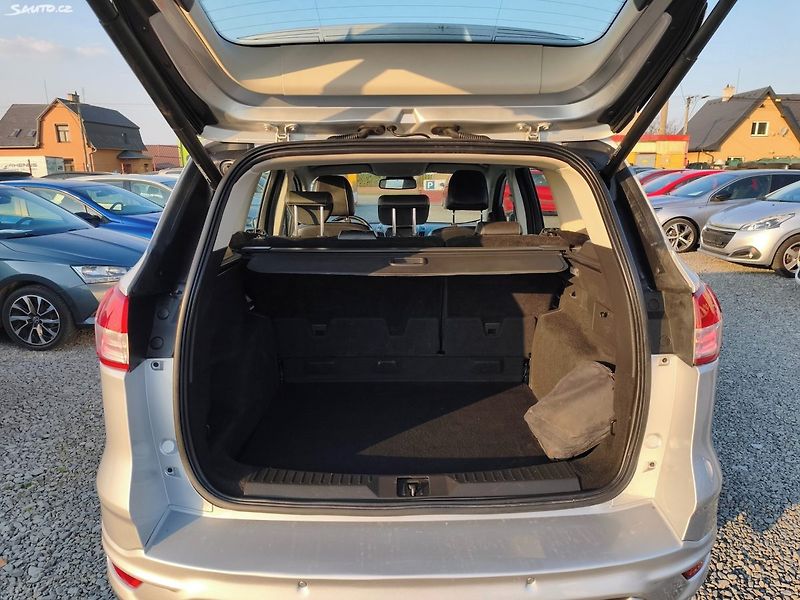 Ford Kuga (2016) - fotka 17 z 39