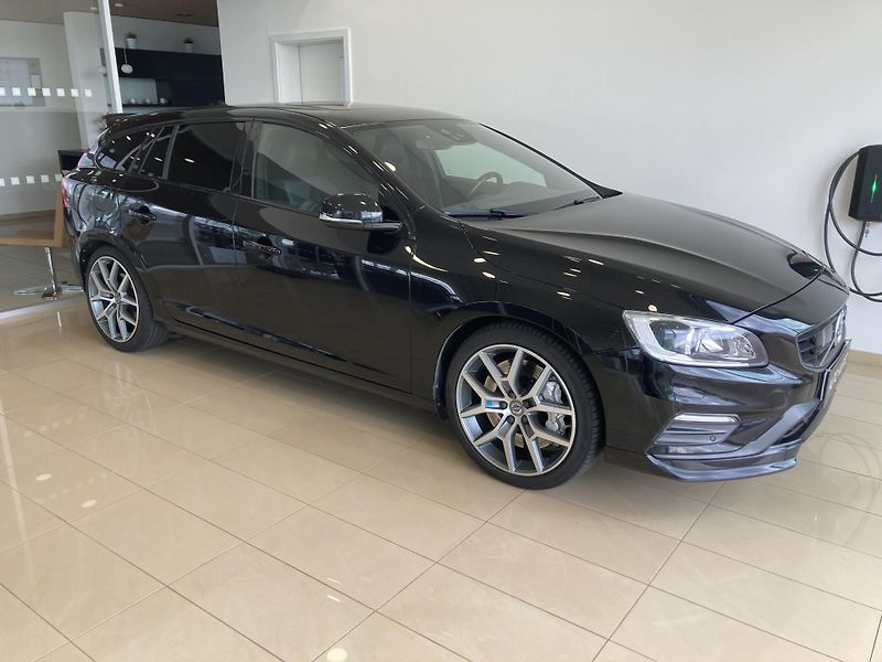 Volvo V60 T6 AWD POLESTAR  - fotka 2 z 38