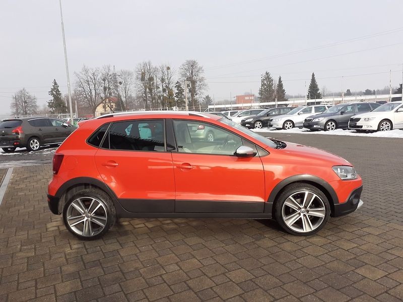 Volkswagen Polo (2012) 1.2 HTP CROSS - fotka 3 z 35