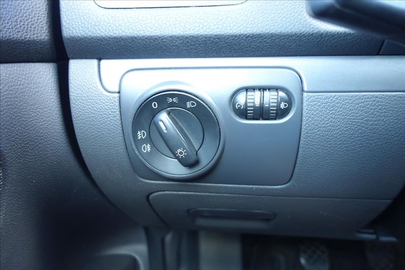 Volkswagen Golf 1,9 TDi 77KW, ČR, SERVIS. KN. - fotka 28 z 38