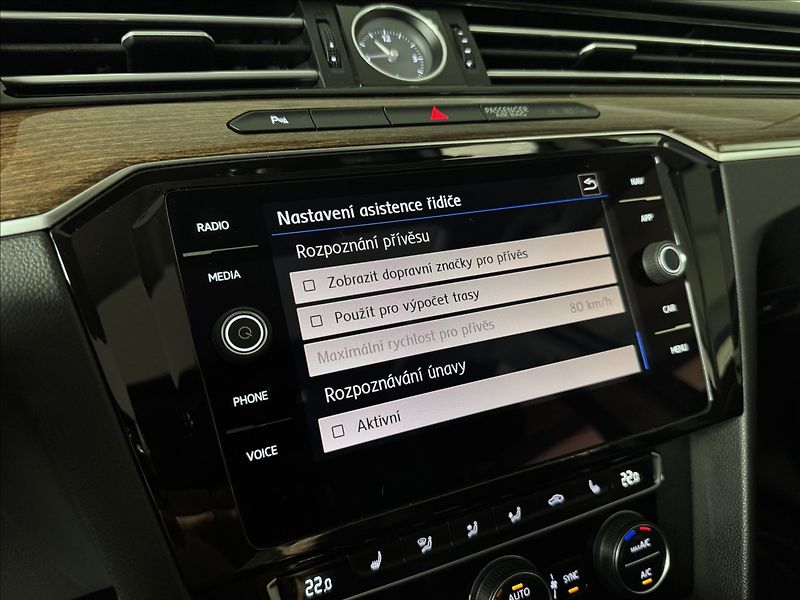 Volkswagen Passat 2,0 TDi  DSG Highline Virtual - fotka 31 z 49