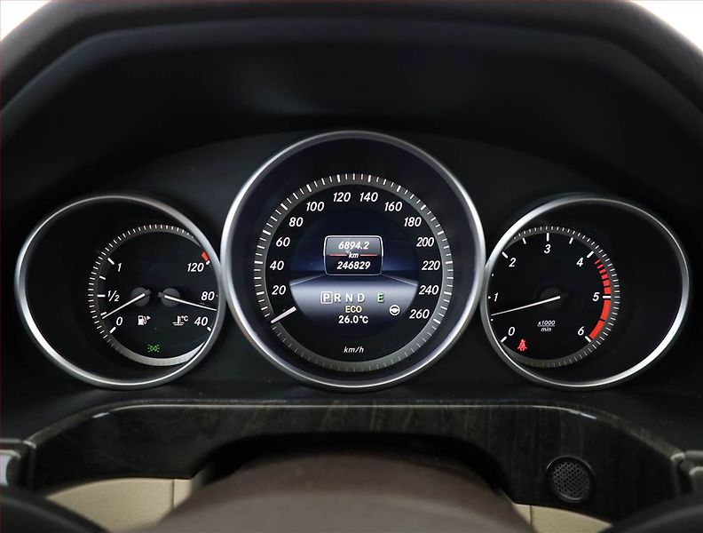 Mercedes-Benz Třídy E (2013) E 350 BlueTEC 4MATIC, 4X4 - fotka 9 z 19