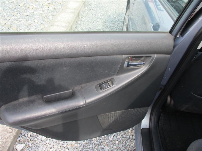 Toyota Corolla 1,4 VVTi, klima, - fotka 10 z 21