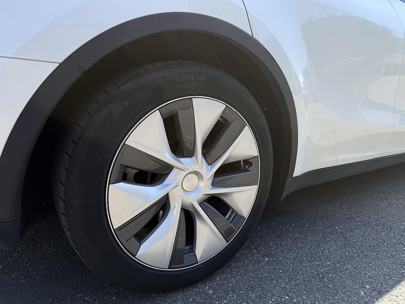 Tesla Model Y (2024) RWD | ČR | 1. maj. | ZÁRUKA - fotka 14 z 23